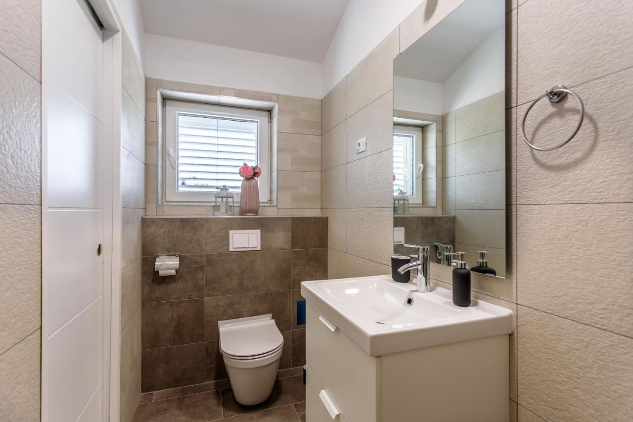 Casa Di Oliva-House With Heated Pool & Jacuzzi In Trilj, Croatia 빌라 외부 사진