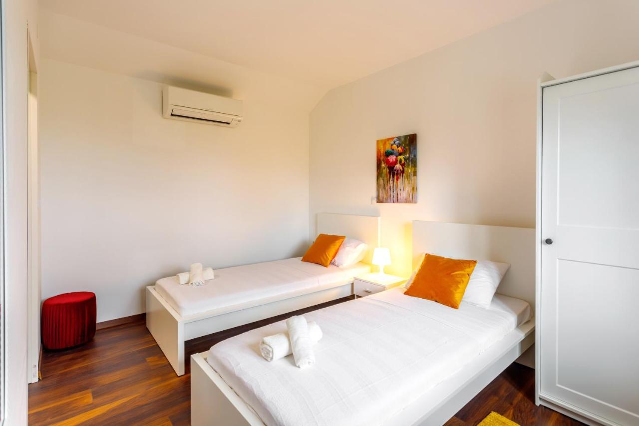 Casa Di Oliva-House With Heated Pool & Jacuzzi In Trilj, Croatia 빌라 외부 사진