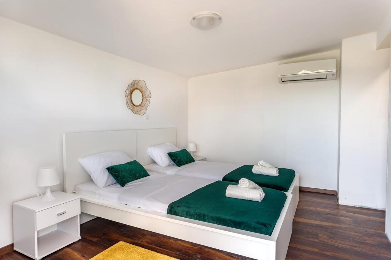 Casa Di Oliva-House With Heated Pool & Jacuzzi In Trilj, Croatia 빌라 외부 사진