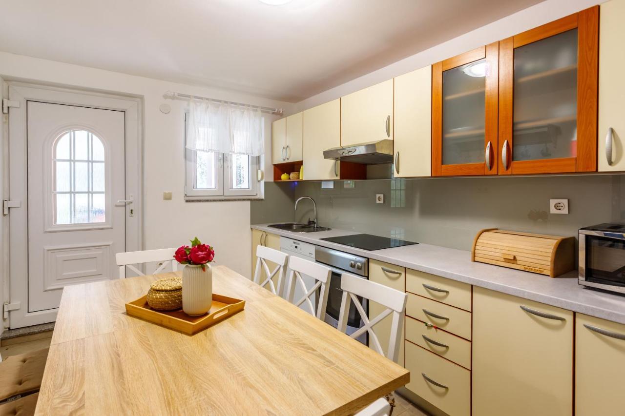 Casa Di Oliva-House With Heated Pool & Jacuzzi In Trilj, Croatia 빌라 외부 사진