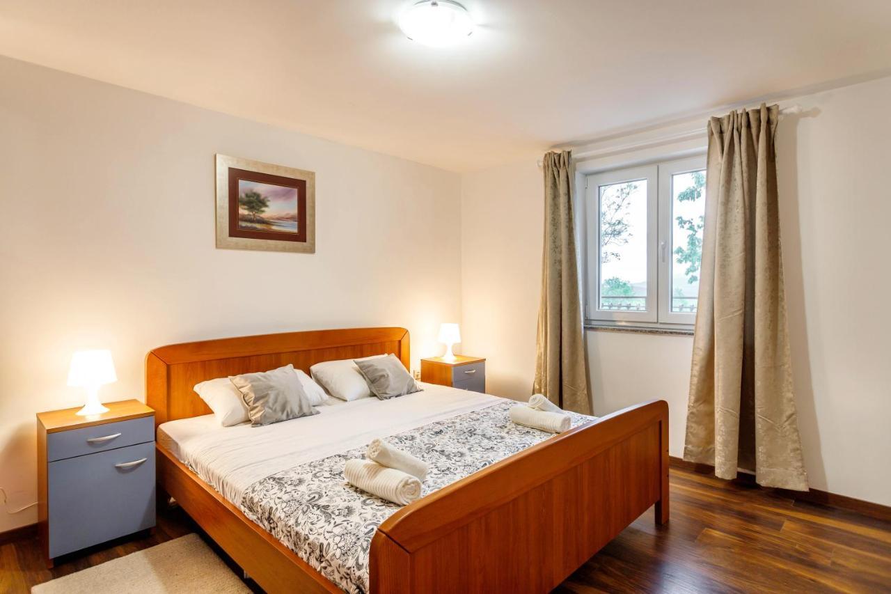 Casa Di Oliva-House With Heated Pool & Jacuzzi In Trilj, Croatia 빌라 외부 사진