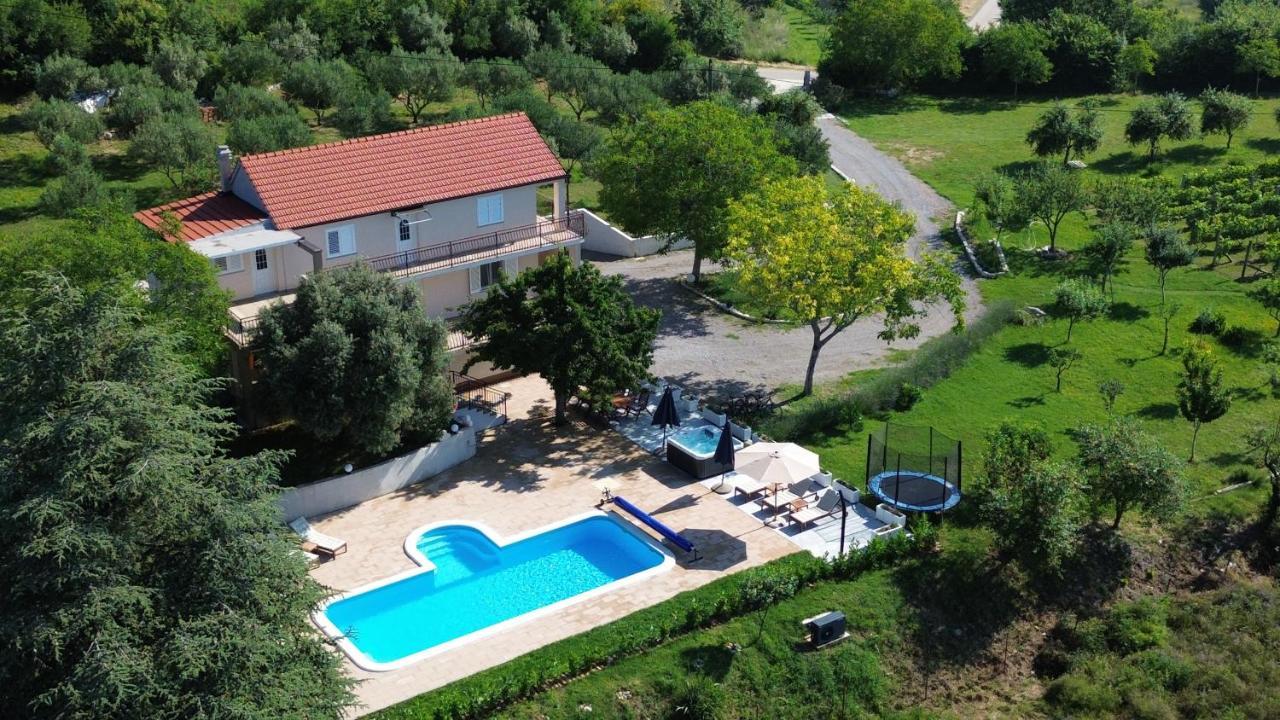 Casa Di Oliva-House With Heated Pool & Jacuzzi In Trilj, Croatia 빌라 외부 사진
