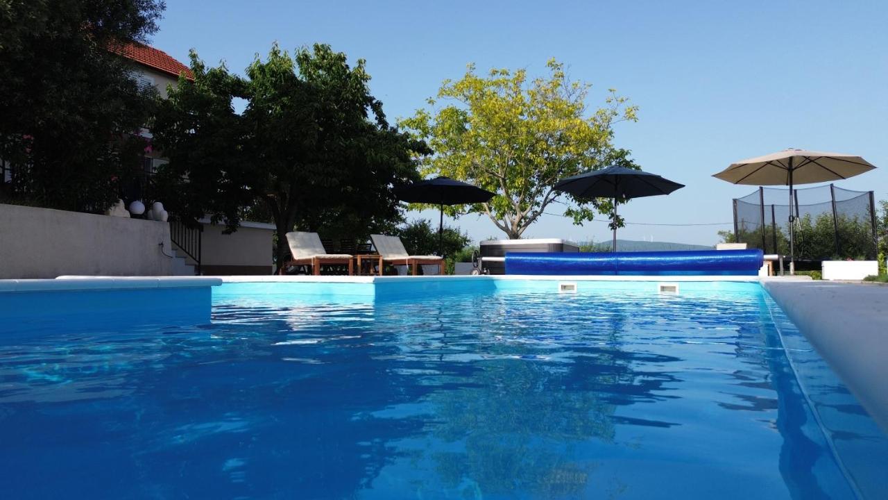 Casa Di Oliva-House With Heated Pool & Jacuzzi In Trilj, Croatia 빌라 외부 사진
